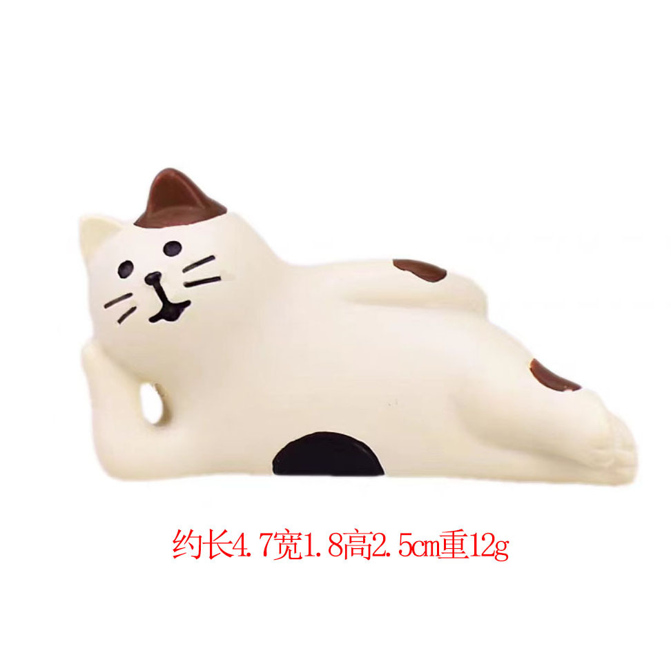 잠자는 삼색고양이