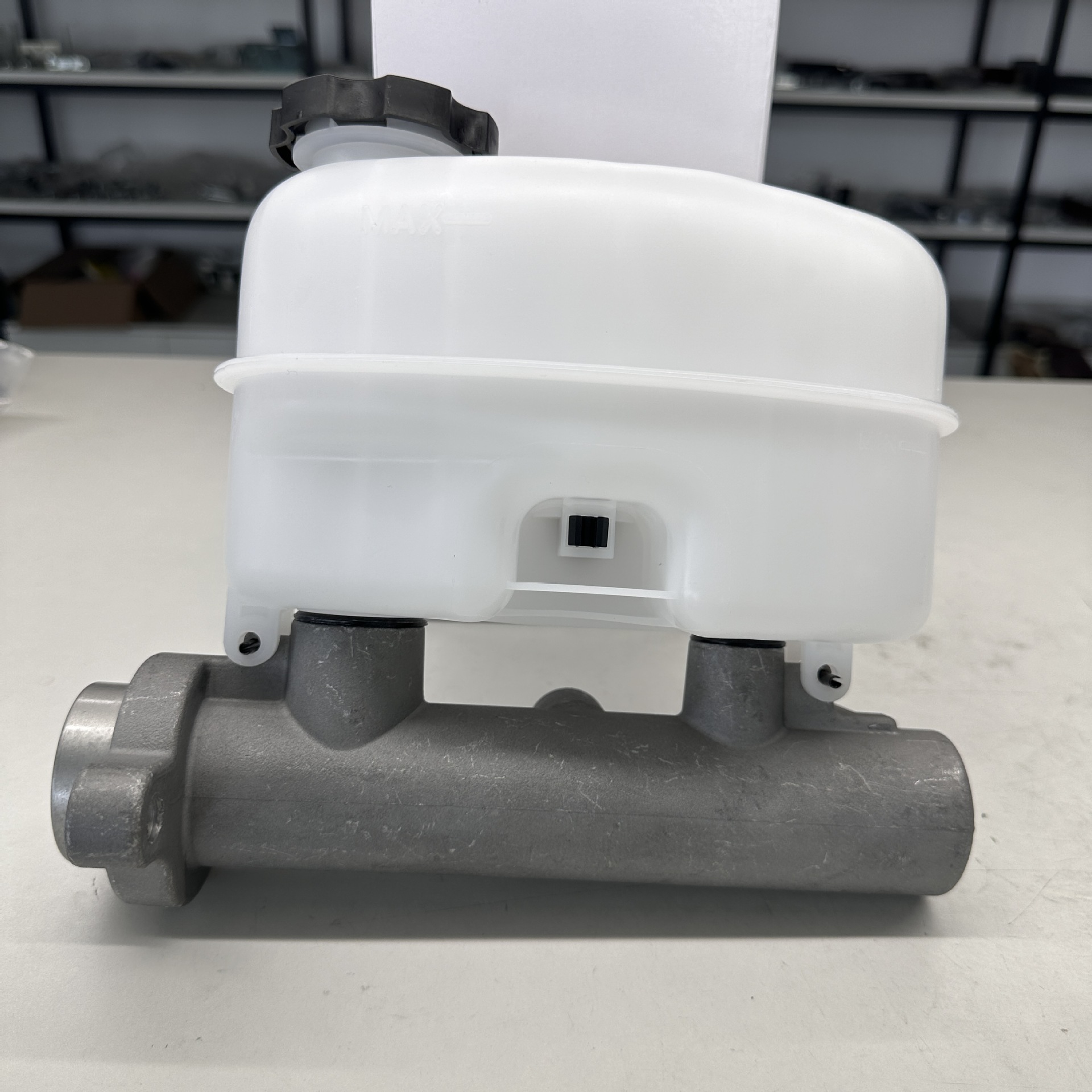 Suitable for Chevrolet Brake Master Cylinder 19209236 18047519 133100