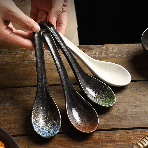 Japanese and Korean ceramic spoons, creative Japanese-style large spoons, hotel restaurant cooking tableware, long-handled ramen soup spoons