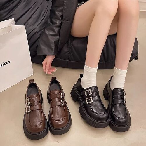 Loafers with a low-profile platform, suitable for heightening and adding a versatile, stylish touch. Features a classic British style, designed for women. New arrival for 2024, perfect for spring and autumn.