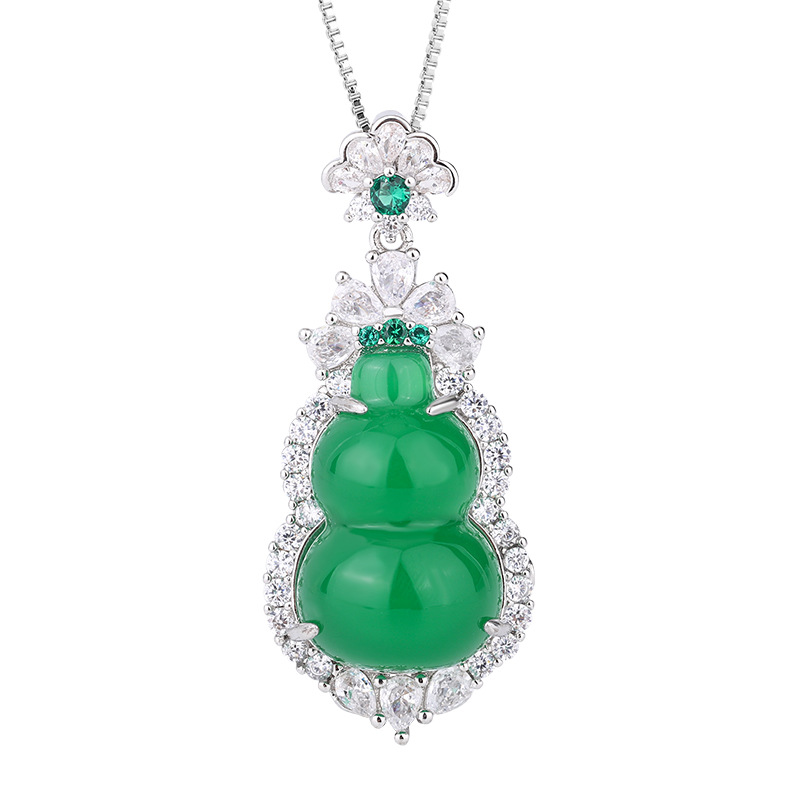 2024 nuevo colgante de joyería Zhuang Shengsheng con incrustaciones de collar de calabaza de calcedonia verde colgante de jade de temperamento colgante de mujer