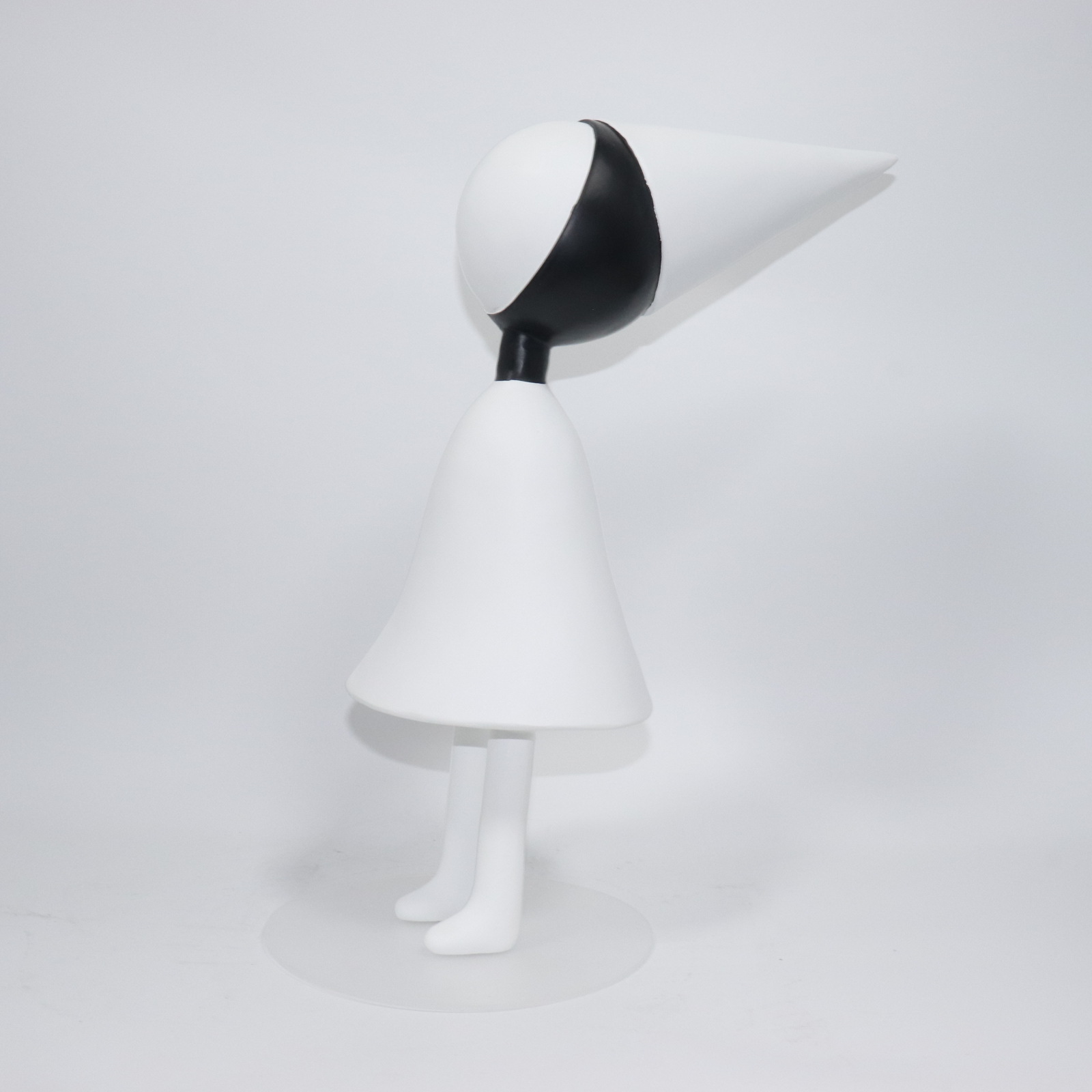 Standing black and white 20*35*46