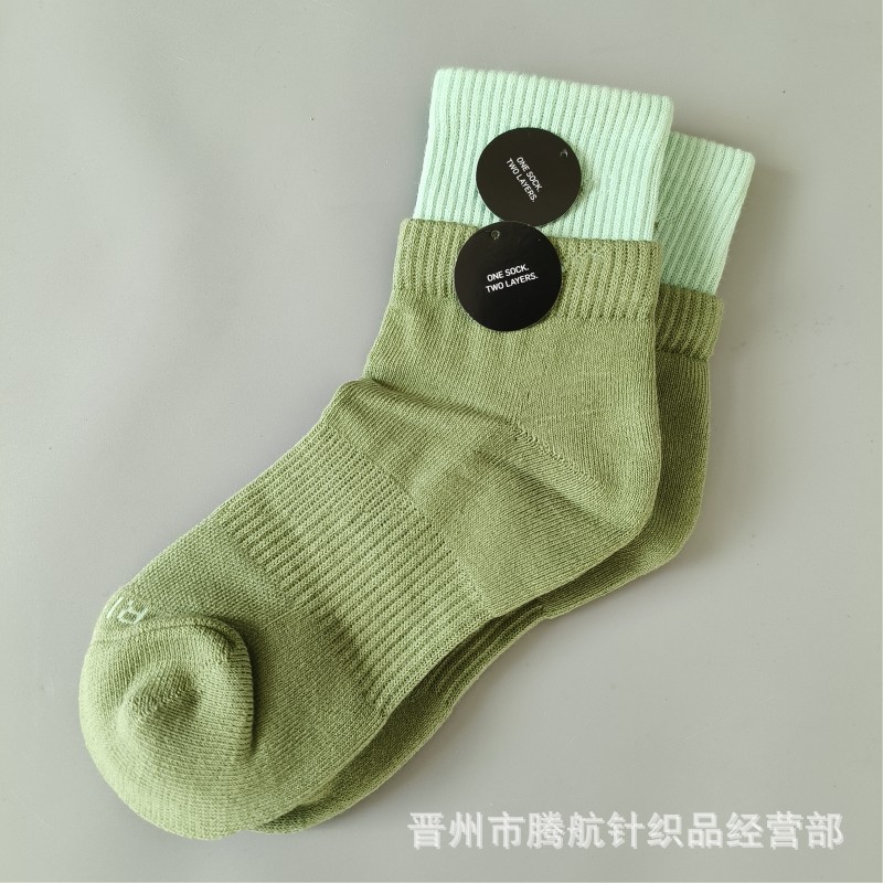 蘇万ナイキの靴下のカラーの二重は男女の中で長い筒のタオルの底のスポーツの靴下をつなぎ合わせてバスケットボールの靴下を走ります。