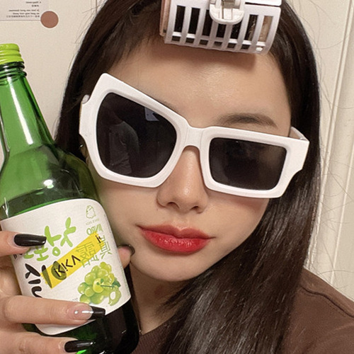Stylish and Funny Oversized Sunglasses with Raised Eyebrows, Unconventional and Unique, Instagram-Inspired Fashion Sunglasses for Men and Women, Perfect for Selfies and Trendy Looks