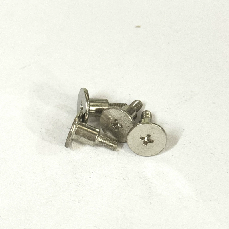 Нестандартный винт M3*11,5 с крестообразным шлицем и плоским хвостовиком - болт с плоской головкой, полувинтовой, с ограничительным плечом и плечевым валом