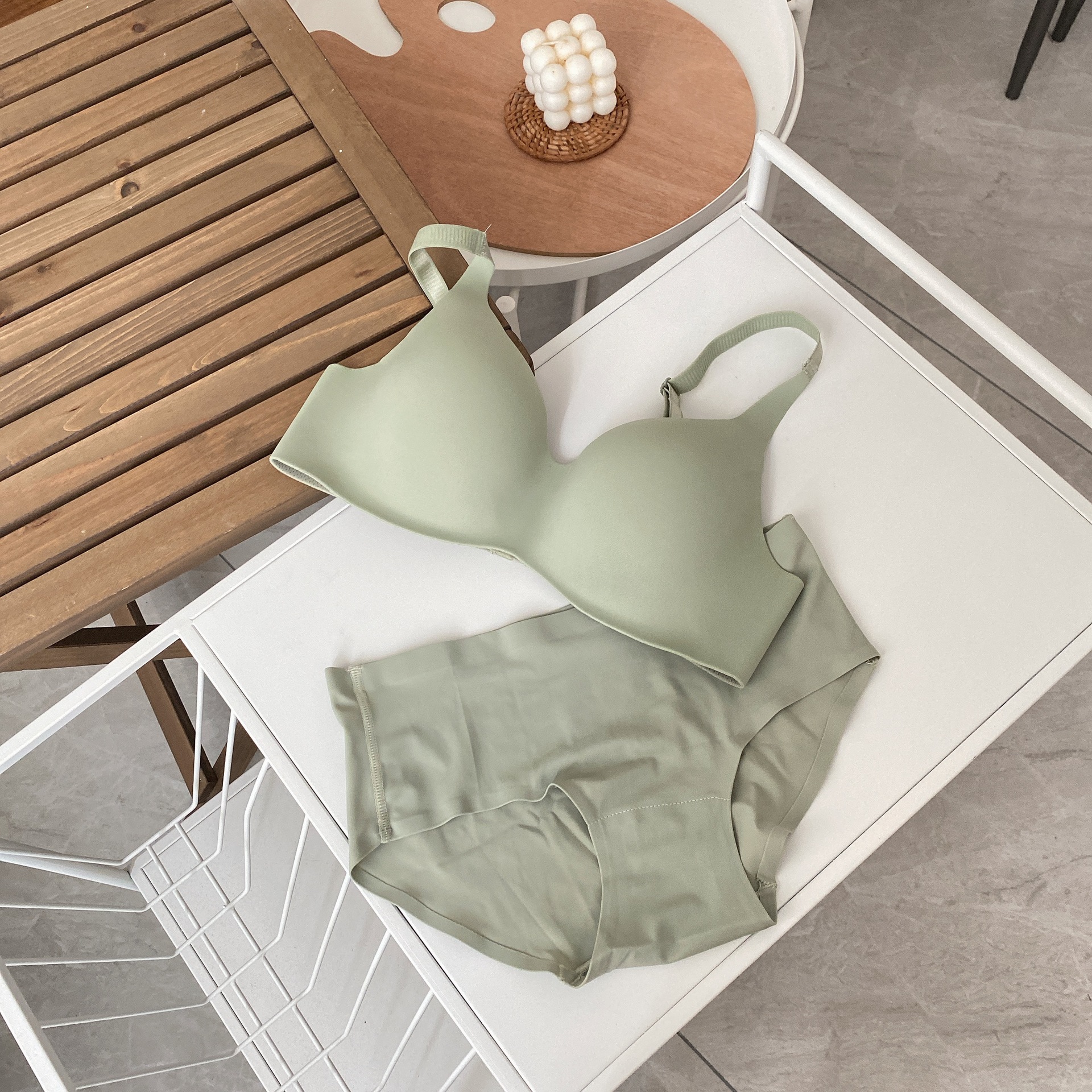 Nuevo producto de verano, una pieza de seda de hielo, ropa interior sin costuras, sujetador cómodo y transpirable para niña, sujetador sexy