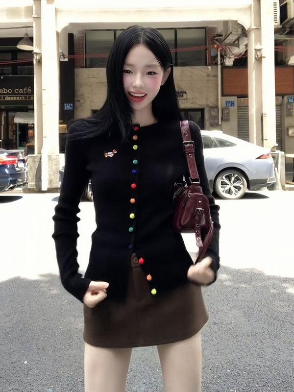 彩虹扣针织开衫女韩系氛围感早秋穿搭上衣巨好看黑色修身毛衣外套|undefined