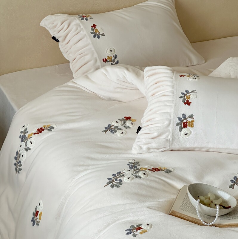 High Weight Full Matte Milk Velvet Towel Embroidered Four-Piece French Girl Floral Embroidered Quilt Cover Bedding