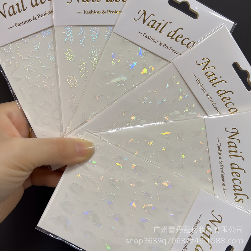 爆発的なネイルシールの上品な半透明な白い花びらの蝶のカラフルなオーロラガラスの破片には、ゴムの爪がついています|undefined