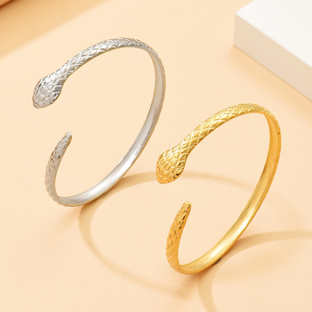 Cross-Border European and American Animal Snake-Shaped Stainless Steel Bracelets, Personalized Punk Men's and Women's Trendy Bracelets, Cross-Border Supply