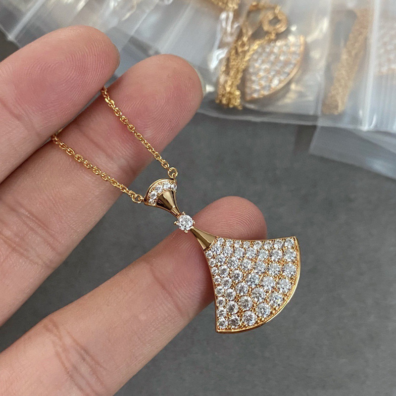V ゴールドハイバージョンセイコー扇形スカートネックレス 18K ローズゴールドホワイトマザーオブパールカーネリアンライト高級ファッション鎖骨チェーン|undefined