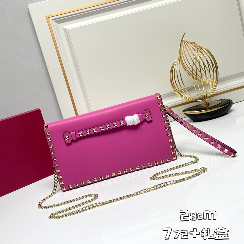 European and American Celebrity Style Rivet Cowhide Clutch Bag, Fashionable Women's Wallet, Fashionable and Elegant, Large-Capacity Envelope Bag, Trendy