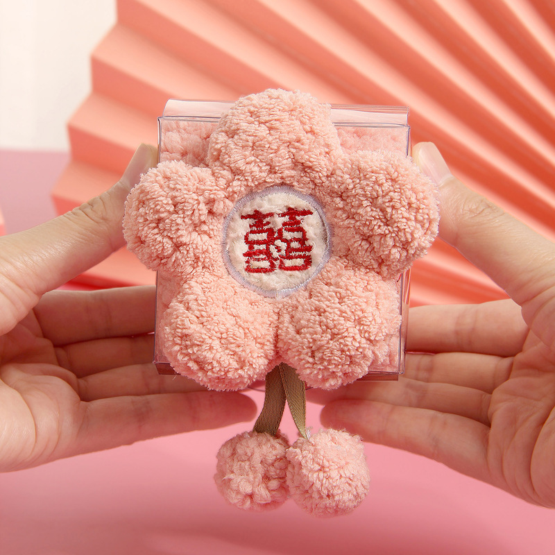 花のタオルのお土産の結婚の喜びの字の小さい方のタオルのサンゴの絨毯の連れ合いの女性の回礼のタオルの高級な結婚式の用品|undefined