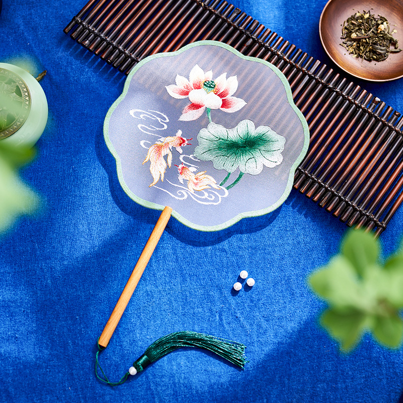 Abanico de grupo Bordado de estilo antiguo Abanico clásico Bordado de estilo chino Fairy Qi Mujer Hanfu Cheongsam Traje antiguo Abanico de baile pequeño de verano