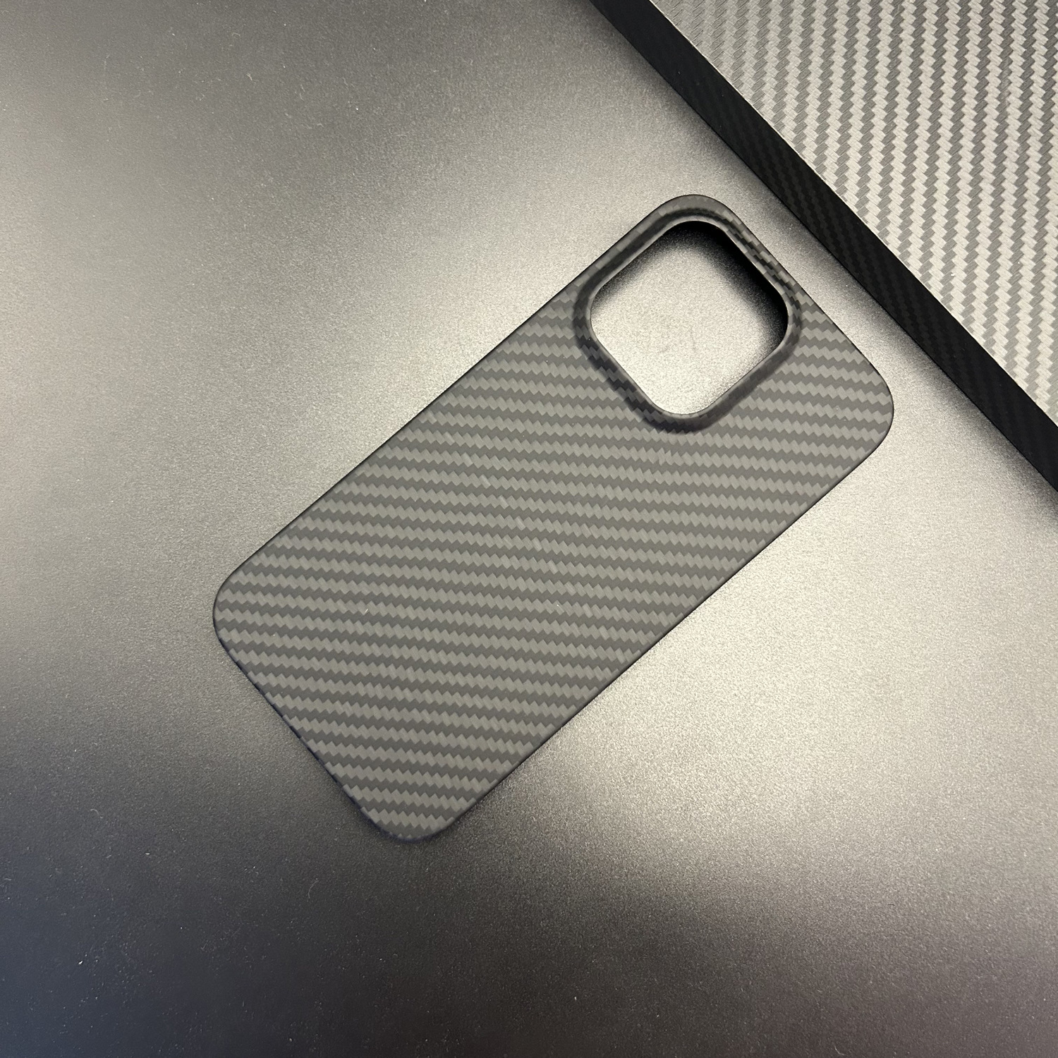 Funda para teléfono móvil iPhone16promax Kevlar magnética Apple 16pro funda protectora de fibra de carbono nuevo producto