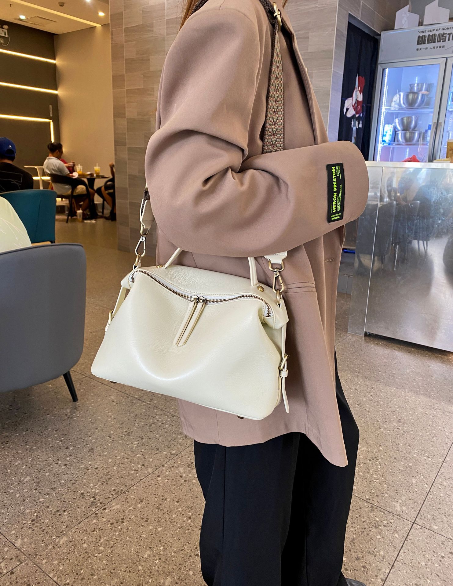 Plant tanned top layer cowhide, niche and versatile single shoulder crossbody minimalist women's zippered dumpling bag,_voghion.com