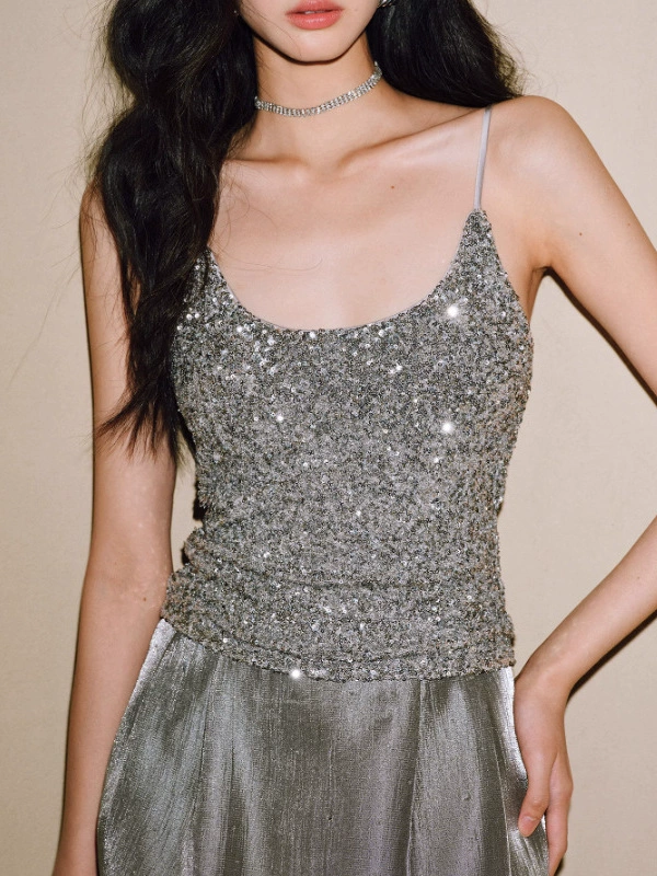 ｜Взрывной эластичный трикотаж с пайетками во всю ширину｜Чисто ручные швы｜Облегающий двухцветный топ