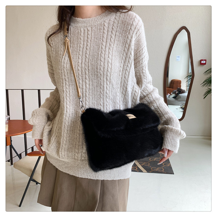 This year's popular Korean version of for women in 2023, new trendy large capacity single shoulder crossbody plush_voghion.com