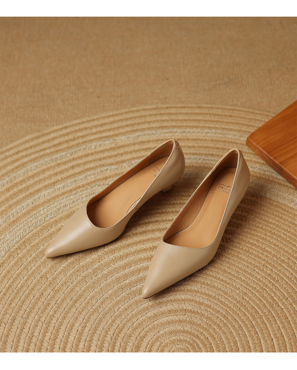 Giày cao gót nữ mũi nhọn da bò gót 4,5 cm phong cách Hàn Quốc — Da bò đen chi tiết 24
