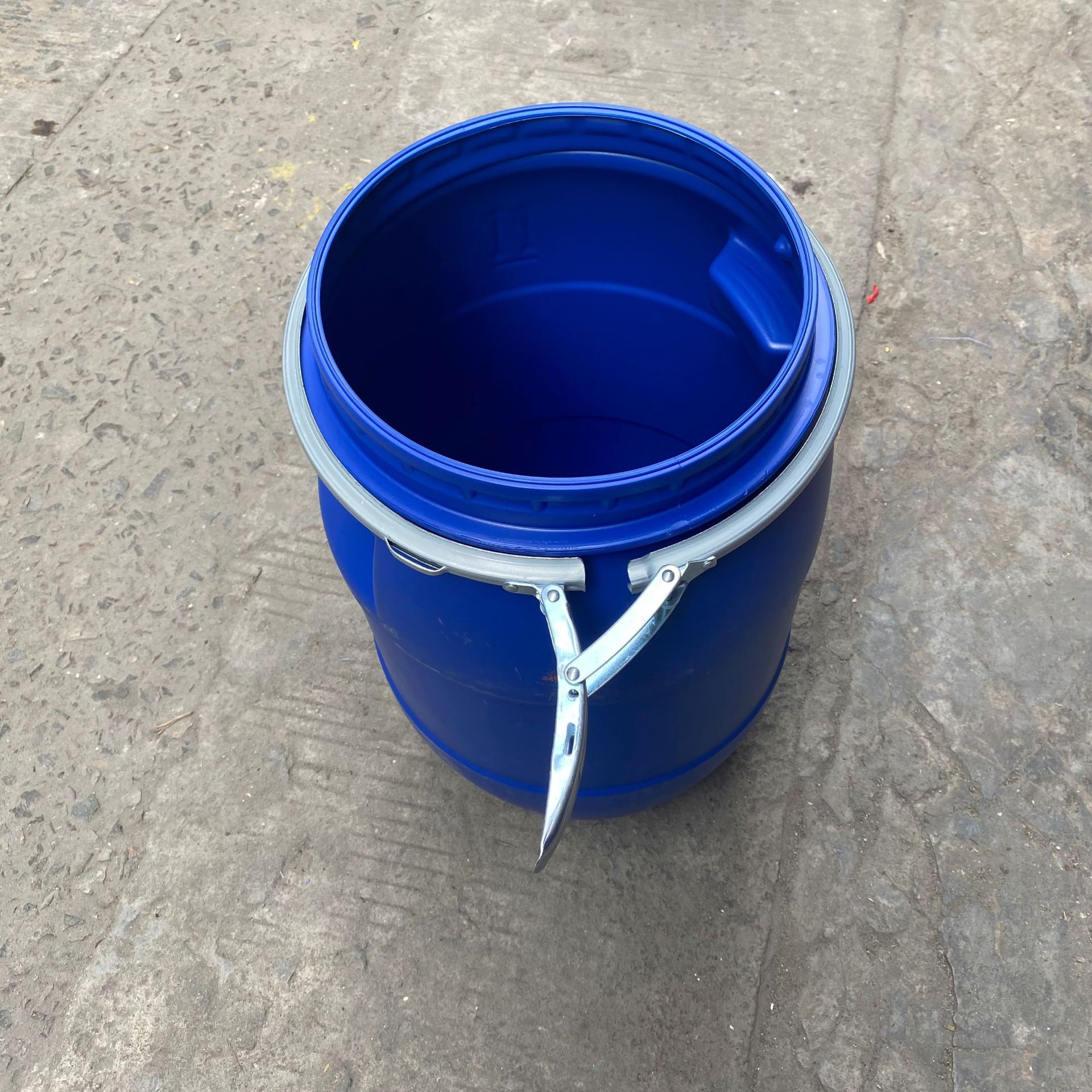 佛山120L塑胶化工铁箍桶 广东深圳 东莞50升PE圆罐 塑料涂料桶