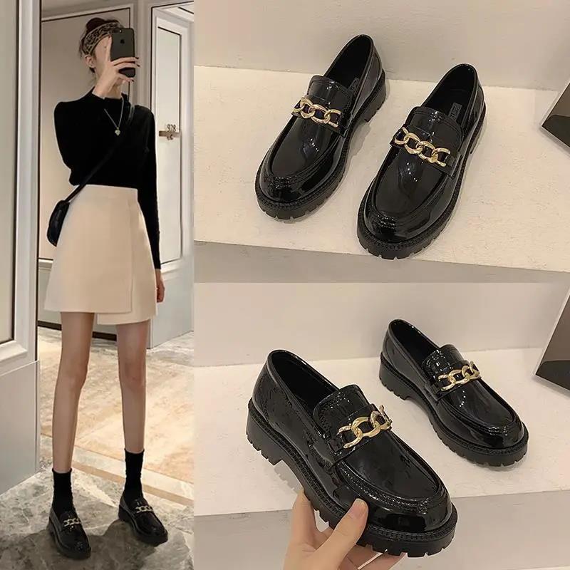 Retro fashionable black Mary Jane shoes for students made of patent…