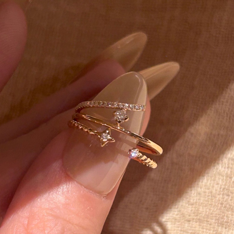 Sprankelende ring voor dames, vervaardigd met romantiek. Elegant en comfortabel, ontworpen om uw charme te accentueren. Een subtiel maar prachtig sieraad voor een date._voghion.com