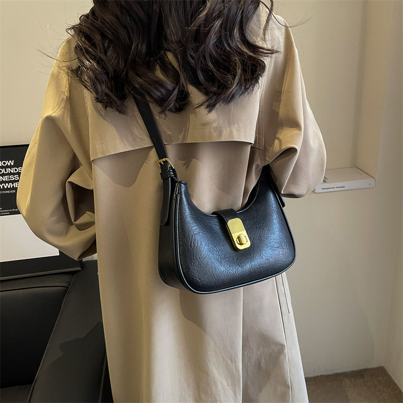 Avanzado sentido de la bolsa plegable mujer 2023 nuevo Otoño e Invierno moda axila bolsa nicho retro conmutación Joker bolsa