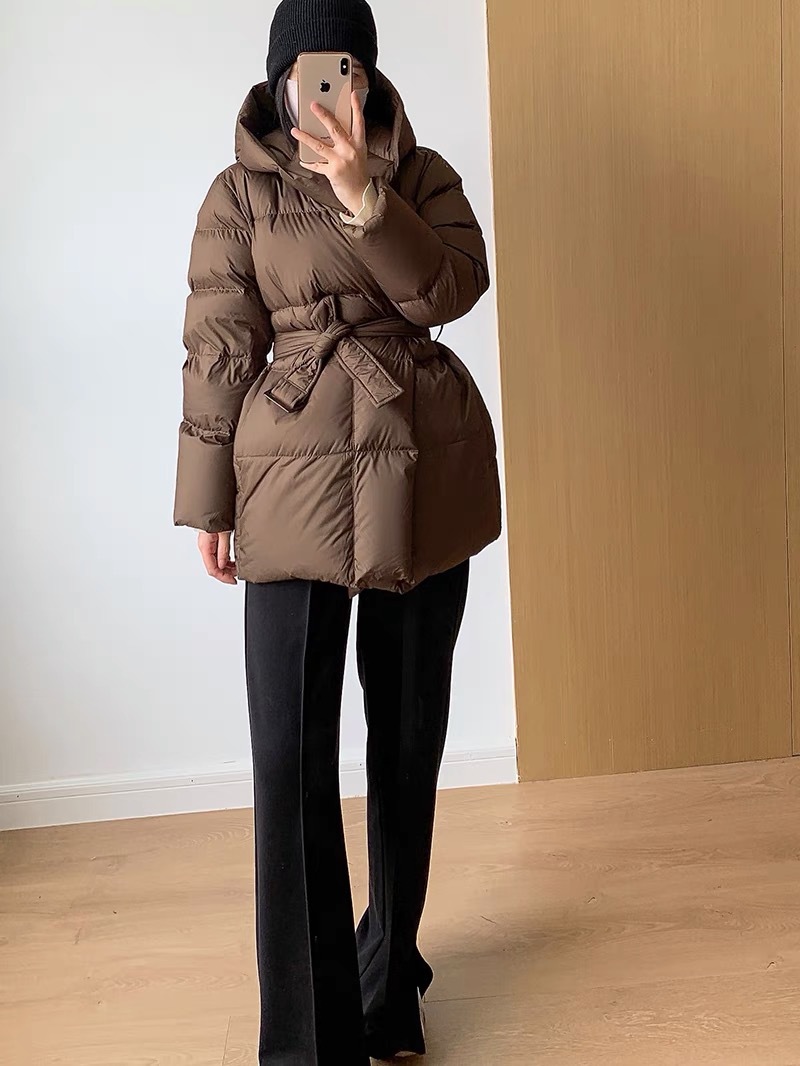 Waist-Slimming Down Jacket For Women, Hooded Short Style, 90% White Duck Down, Thickened, High-End Feel, Elegant Winter_voghion.com