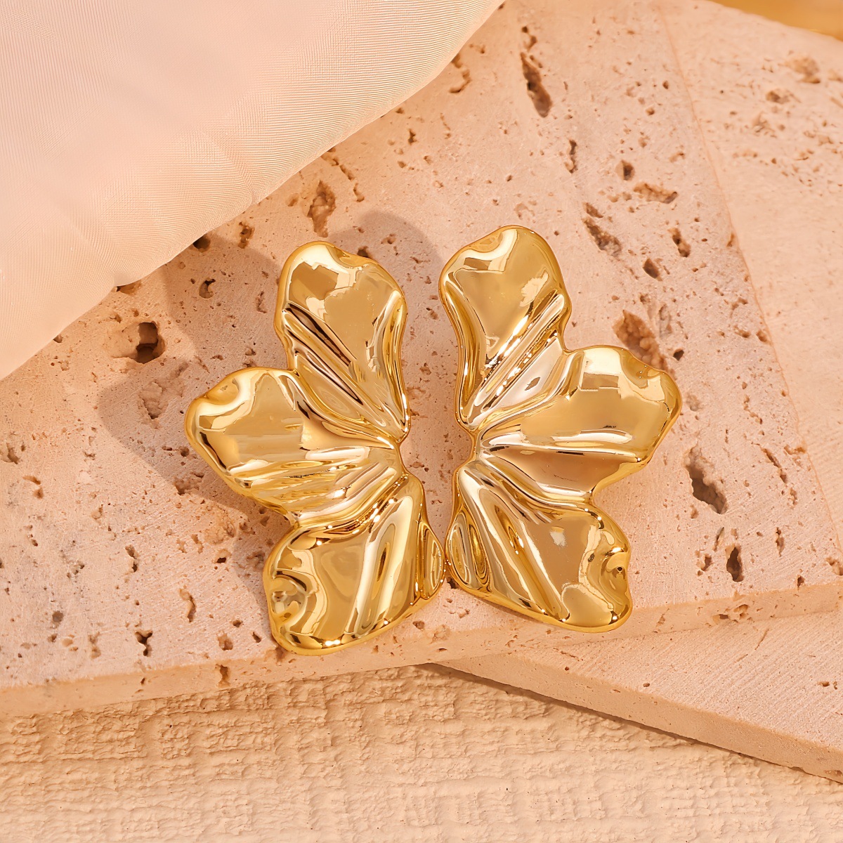 2025 nuevo oro de oro de venta caliente de Europa y América pendientes de flores retrógrados pendientes de alta calidad pendientes de nicho diseño