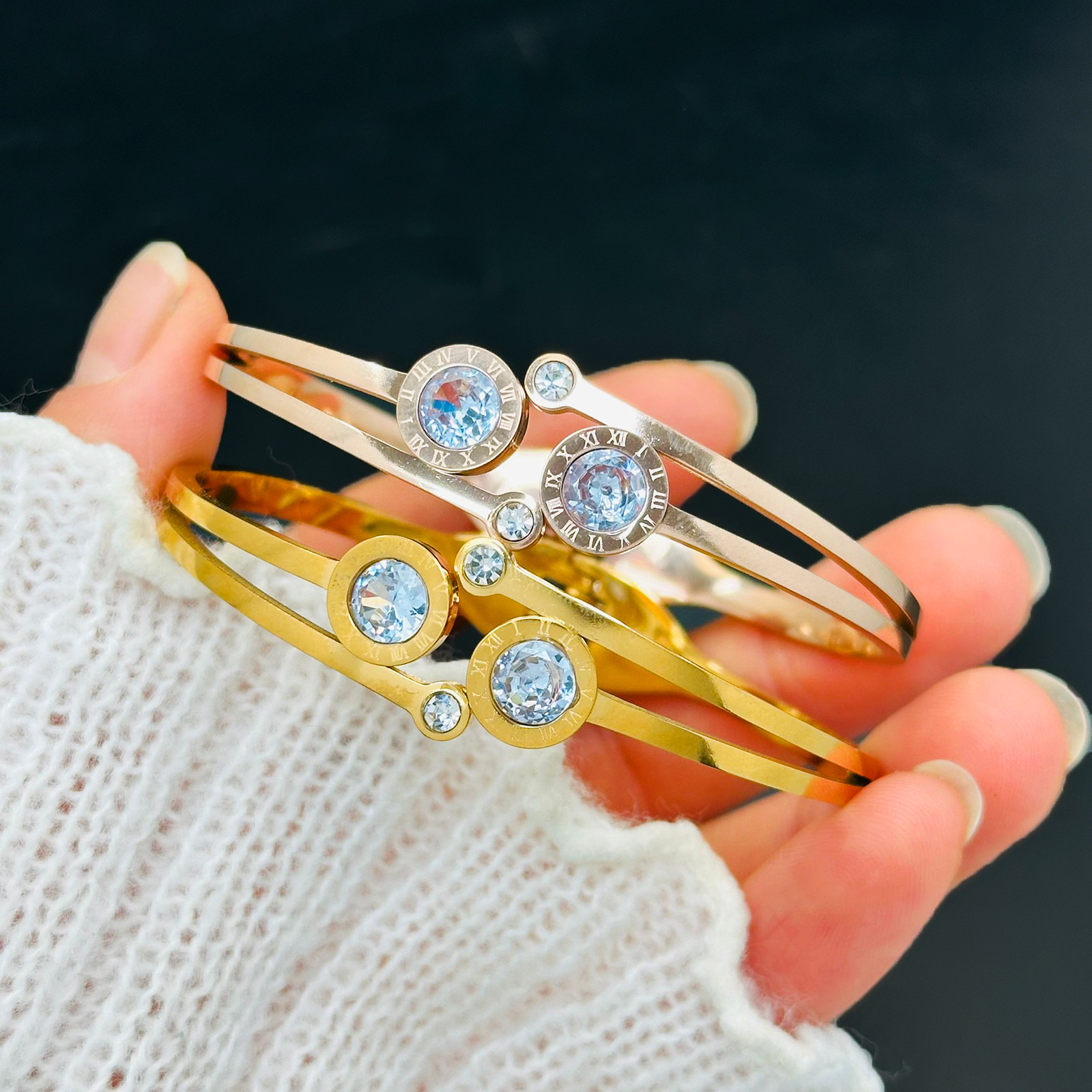 Brazalete de diamante de letras romanas transfronterizas lujoso ligero abierto de titanio de oro 18k nuevo brazalete de acero inoxidable joyas