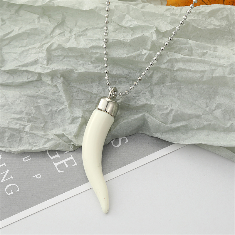 European exaggerated colorful resin pepper imitation natural stone sweater chain