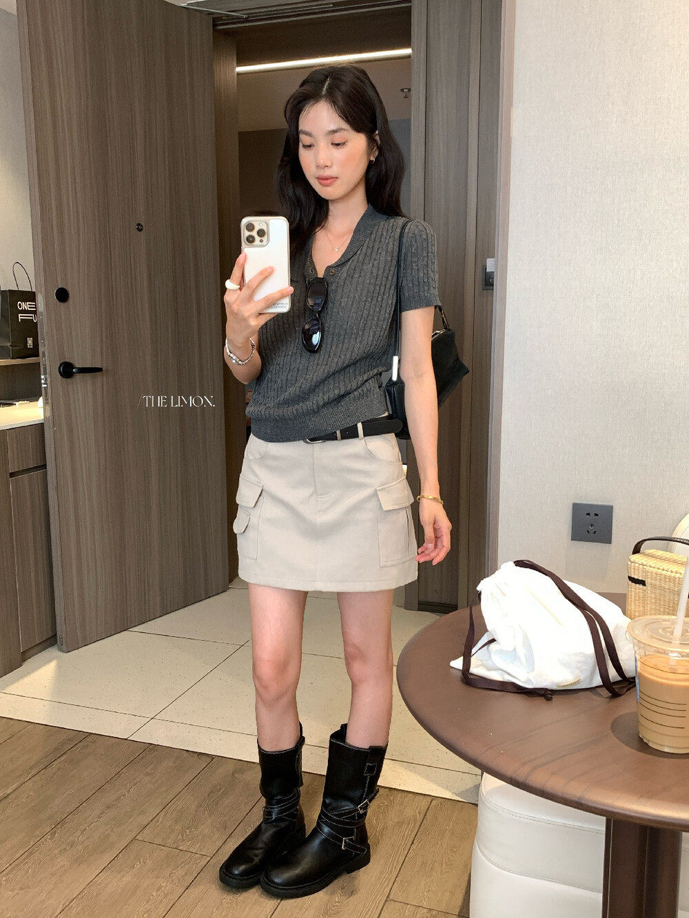 Áo polo nữ cổ bẻ tay ngắn phong cách cổ điển, chất liệu cotton pha sợi, form suông thoải mái — Xám Apricot, trắng ngà, xanh nhạt, Xám hoa sâu chi tiết 13