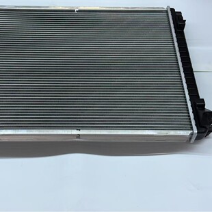 Suitable for Maserati Ghibli Levante Quattroporte Radiator Water Tank Oe: 670030844