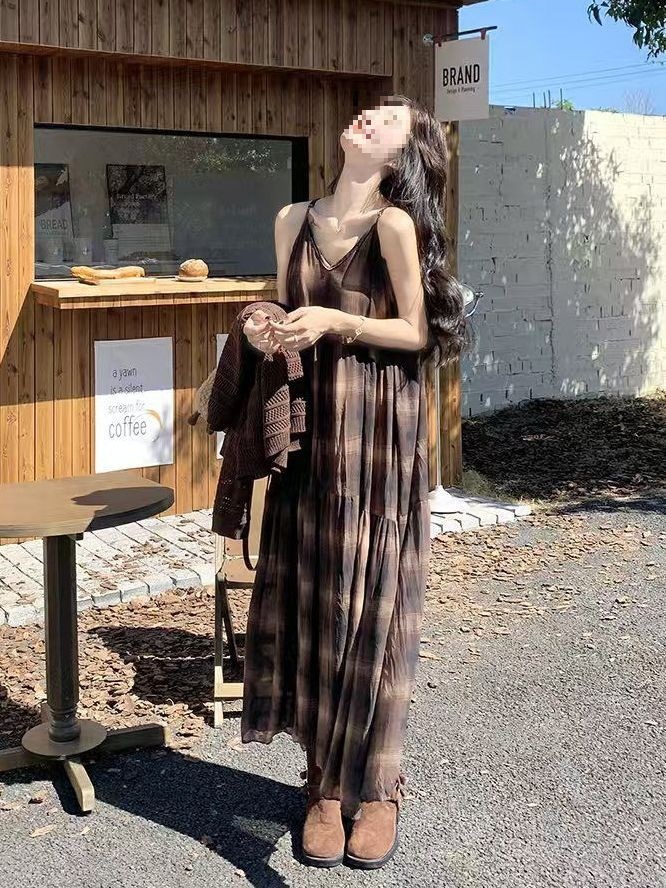 美拉德穿搭时尚套装女感2025秋季新款吊带连衣裙针织衫两件套