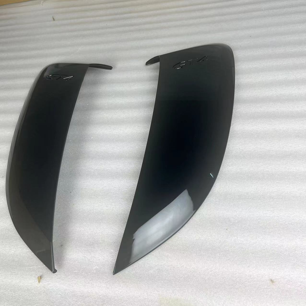 Suitable for Porsche 718 carbon fiber rear leaf air outlet 982 bright black GT4 air outlet CayMan side air outlet