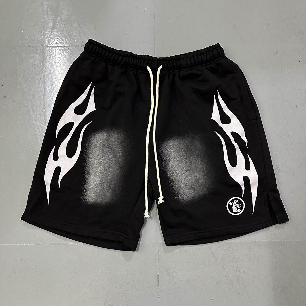 Hell Star lavando y desgastando pantalones cortos casuales 2024 verano nuevo estilo marca de moda europea y americana hip-hop pantalones de cinco puntos hombres y mujeres