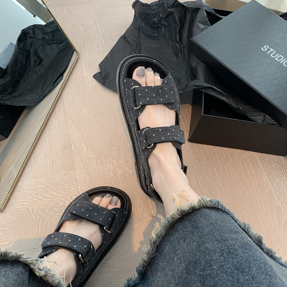 포도 어머니 스튜디오 아일랜드 휴가 ~ 여성을위한 후크 및 루프가있는 모든 매치 한 단어 두꺼운 밑창 비치 스포츠 샌들