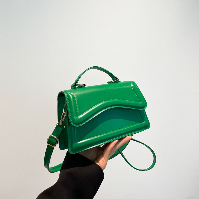 Bolsa cuadrada para mujeres 2024 invierno nueva moda bolso de hombro de color caramelo bolso de moda bolso de mano de moda simple bolso inclinado