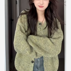 绿色宽松短款圆领针织开衫毛衣外套女秋冬韩系慵懒风厚设计感上衣