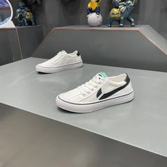 低組の軽やかで快適な潮流はシンプルで、耐摩耗性滑り止めファッションの屋外カジュアルシューズ2025早春の新型