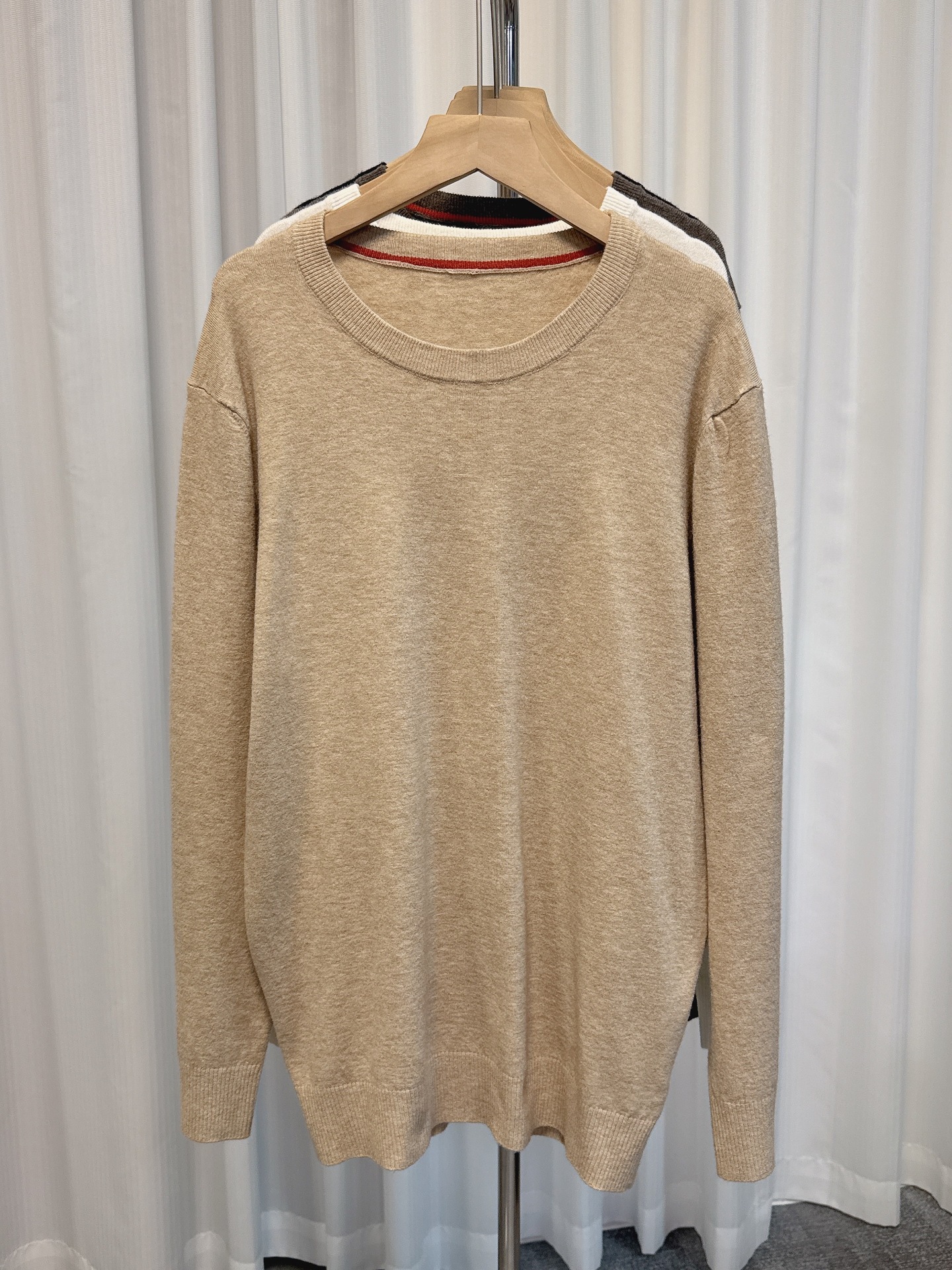 Suéter de cuello redondo para hombres, nuevo tipo de camiseta de punto transfronterizo de otoño y invierno, simple y casual, chaqueta de manga larga de color sólido