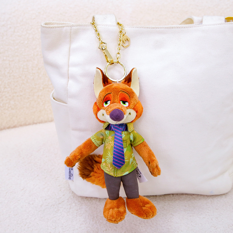 Genuine Disney autorizó la nueva muñeca de peluche Strawberry Bear Pooh Stitch juguete colgante de tres ojos