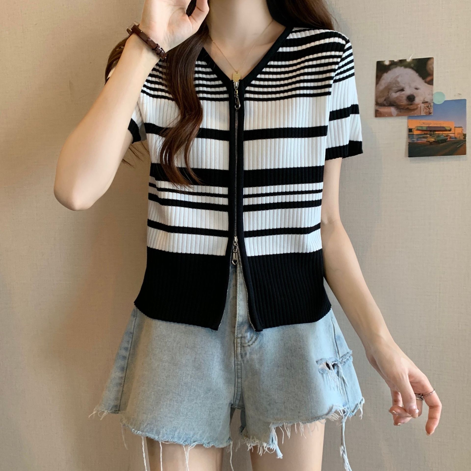 T-shirt a maniche corte con scollo a V a righe chic per donna in estate, alla moda e snellente, elegante maglia in seta ghiacciata con cerniera_voghion.com