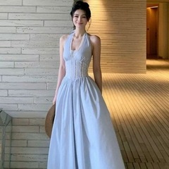 美神降临挂脖长裙新款显瘦镂空拼接蕾丝条纹挂脖长款连衣裙女夏季