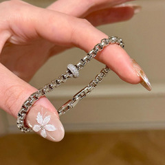 Xiaohongshuの人気のクールなスタイルのチェーンフラッシュダイヤモンドランニングリングブレスレットアクセサリー絶妙で多用途なドロップシッピング
