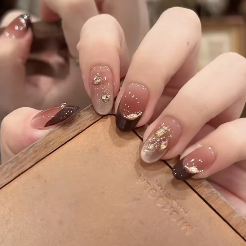 [Dark Wine Chestnut] 2025 New Handmade Wearable Nails Autumn and Winter Maillard Red Caramel French Diamond Manicure