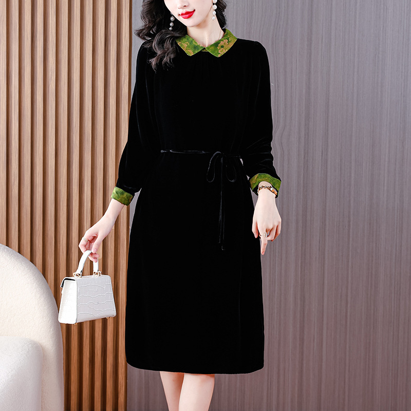 Retro velvet autumn dress