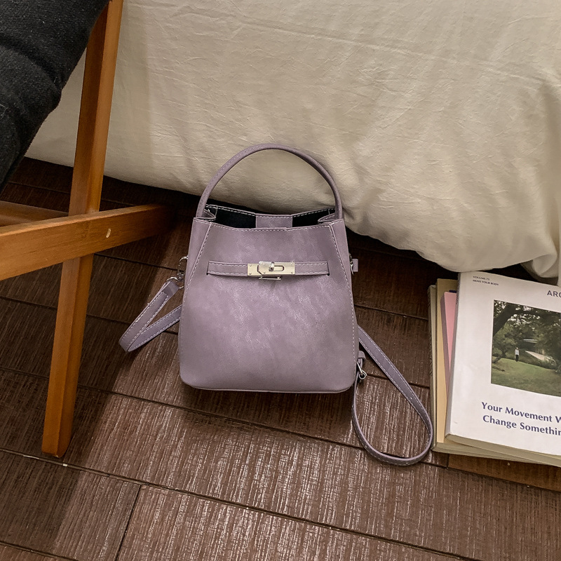 Cross-border 2026 nuevo estilo coreano nicho Zhong bolso de cubo de agua super caliente mujer de viaje universal temperamento casual mochila diaria