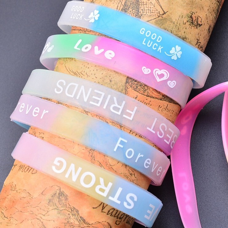 In-Stock Wholesale Glow-In-The-Dark Fluorescent Silicone Bracelets Candy-Colored Letter Sports Bracelets Fashionable Printed Rubber Wristbands