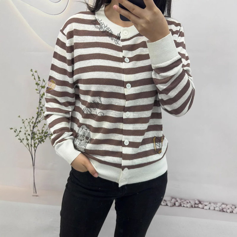 Zv2026 Spring/Summer French Design Skull Letter Rhinestone Linen Round Neck Simple Striped Knitted Cardigan Top Zv2026 Spring/Summer French Design Skull Letter Rhinestone Linen Round Neck Simple Striped Knitted Cardigan Top